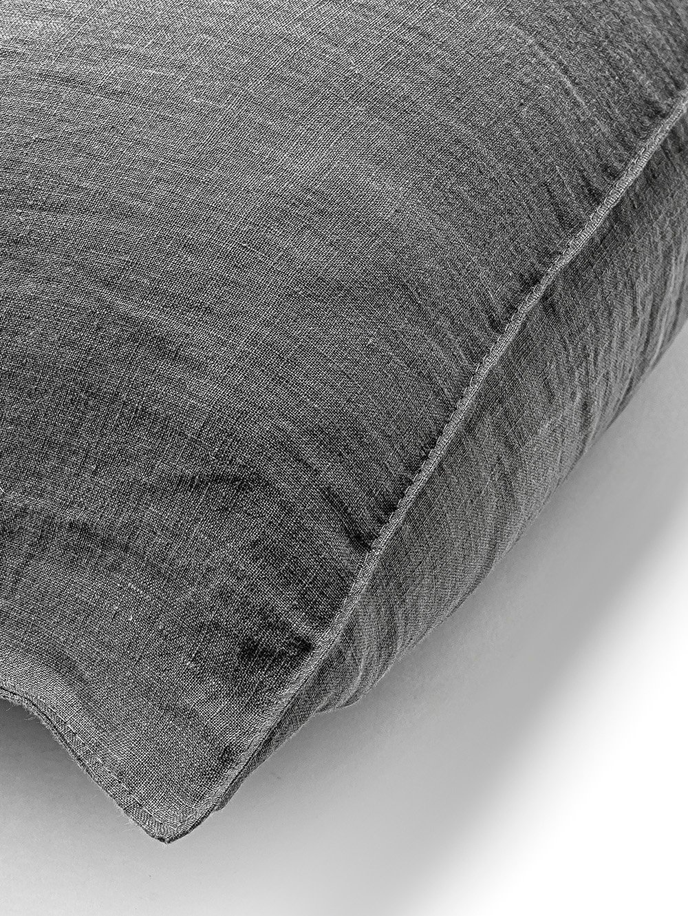 ALMOHADON DE LINO THESS CHARCOAL 50X50 image number null