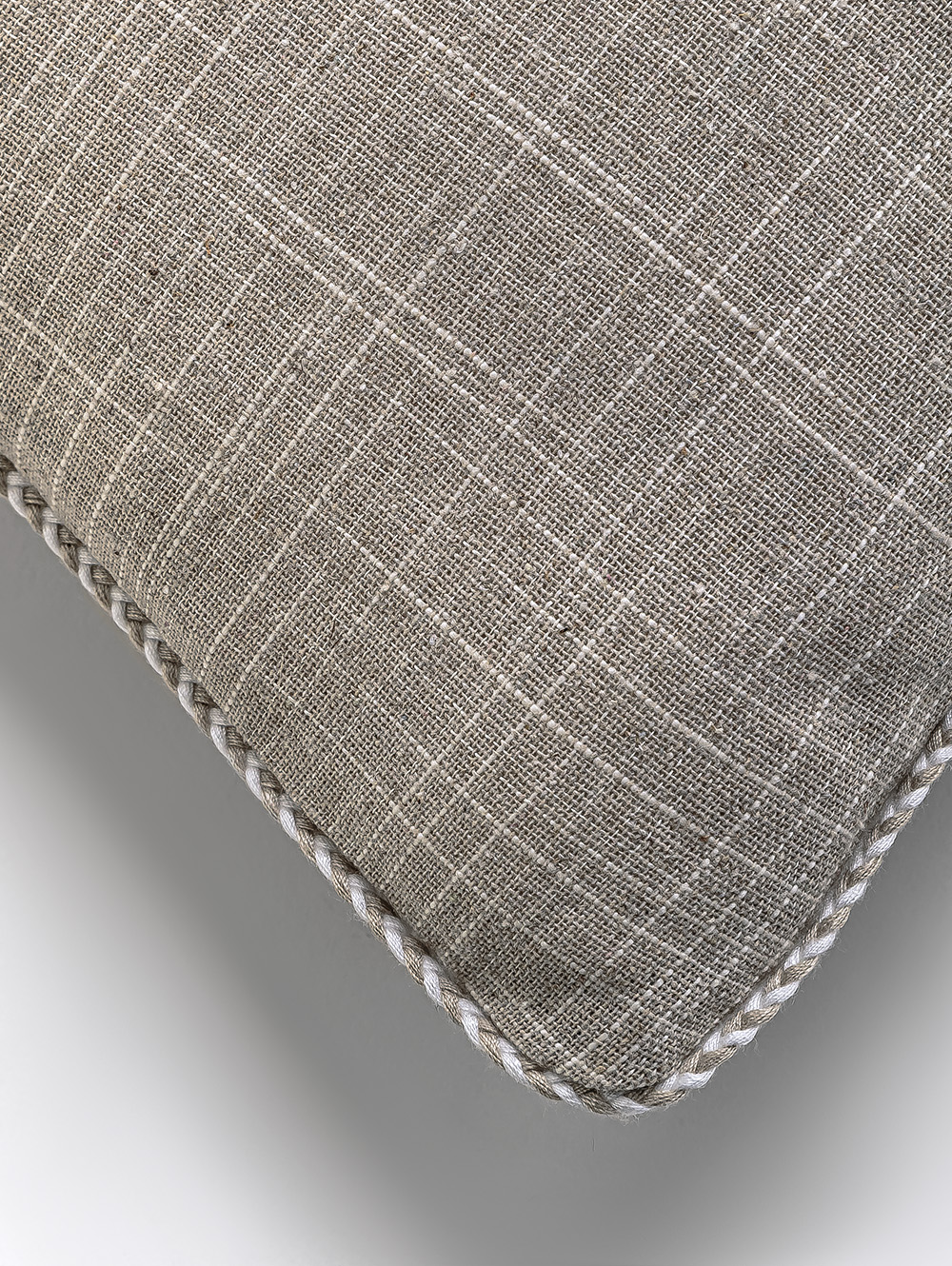 ALMOHADON HELENA BEIGE 50 X 50 image number null