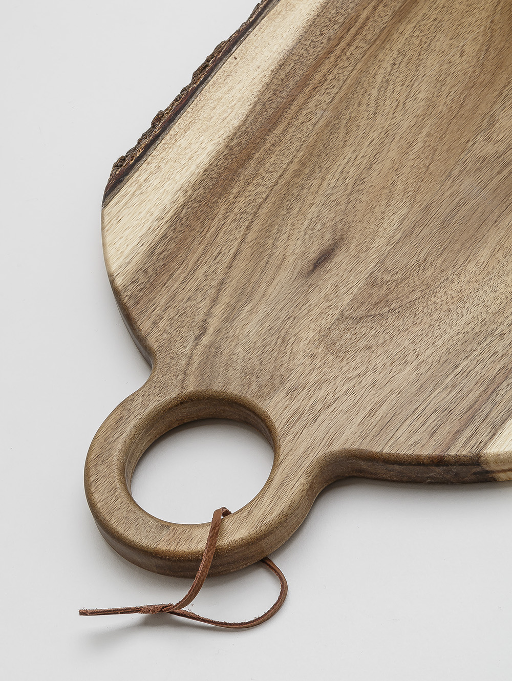 tabla para cortar de madera-TABLA ACACIA CON CORTEZA 44X33 CM-MISHKA-4.jpg image number null