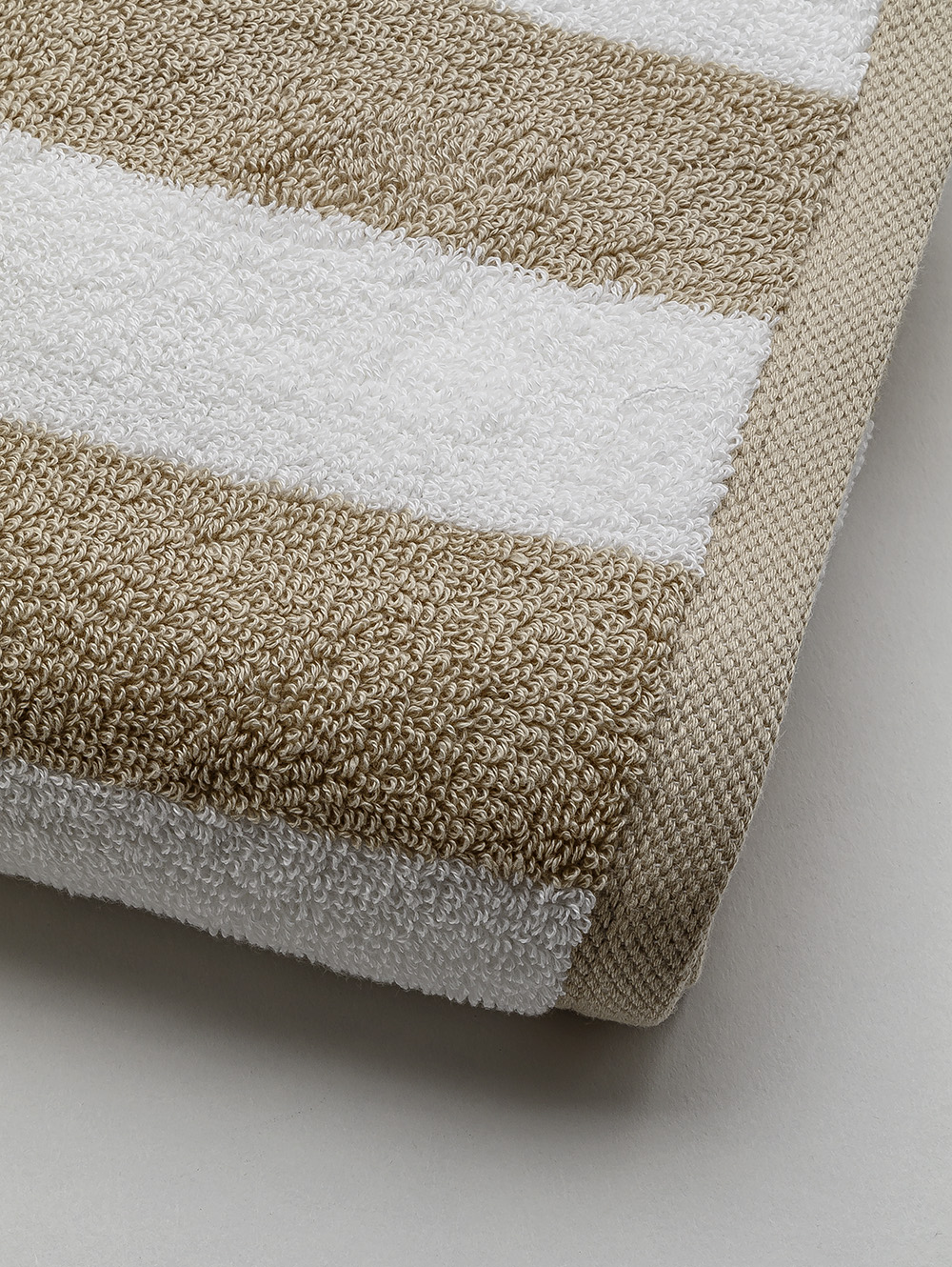 TOALLON DE PLAYA RAYAS BLANCO/BEIGE image number null