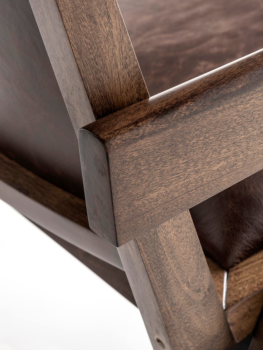 sillon madera y cuero marron oscuro-SILLON CAPITOL CUERO HABANO-FABRICA-7.jpg image number null