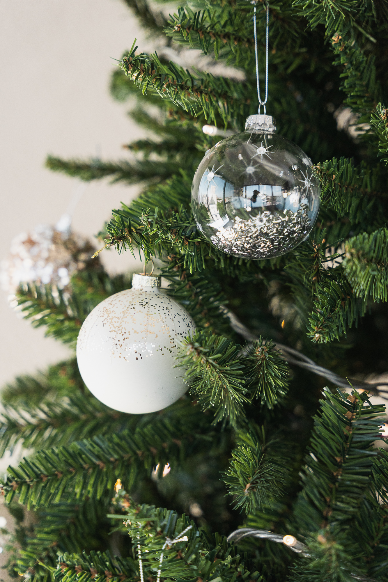 BOLA NAVIDEÑA TRANSPARENTE SILVER image number null