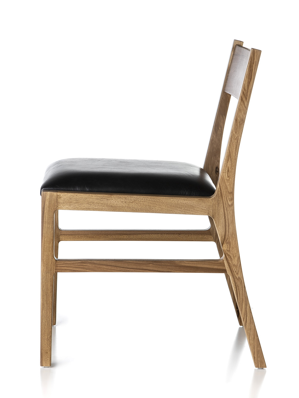Silla de madera con asiento tapizado-SUD PETIRIBI CUERO NEGRO-Landmark-03.jpg image number null