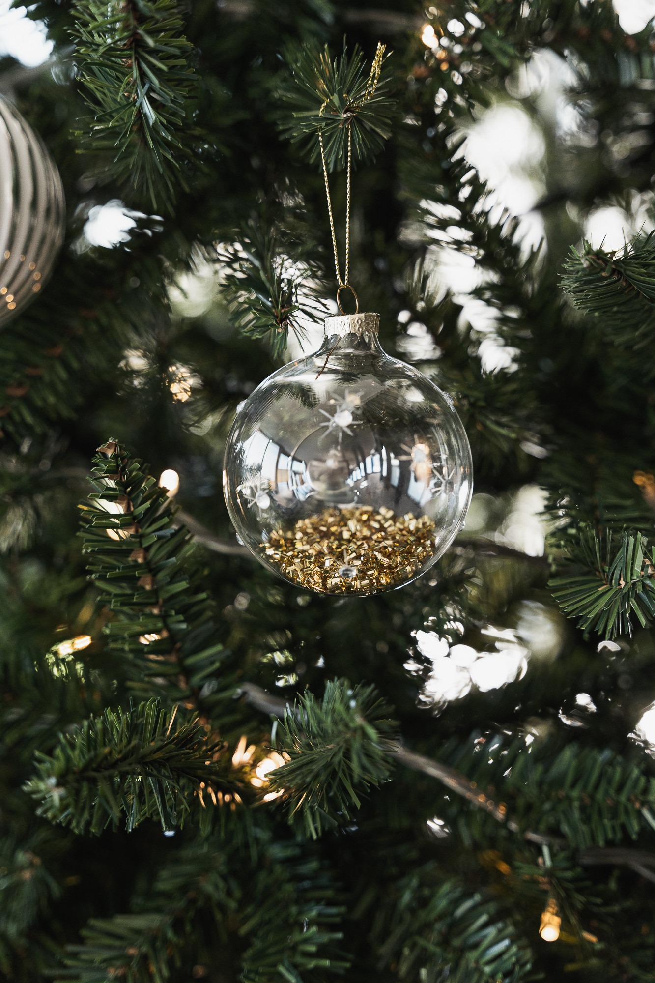 BOLA NAVIDEÑA TRANSPARENTE GOLD image number null