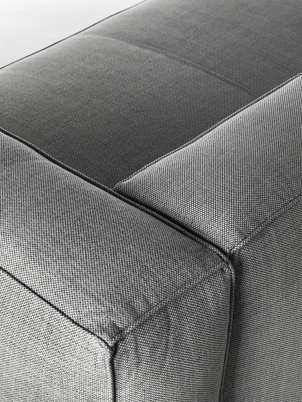 Sofa de lino gris tres cuerpos-HARRY ALUMINIO 250-Landmark-09.jpg image number null