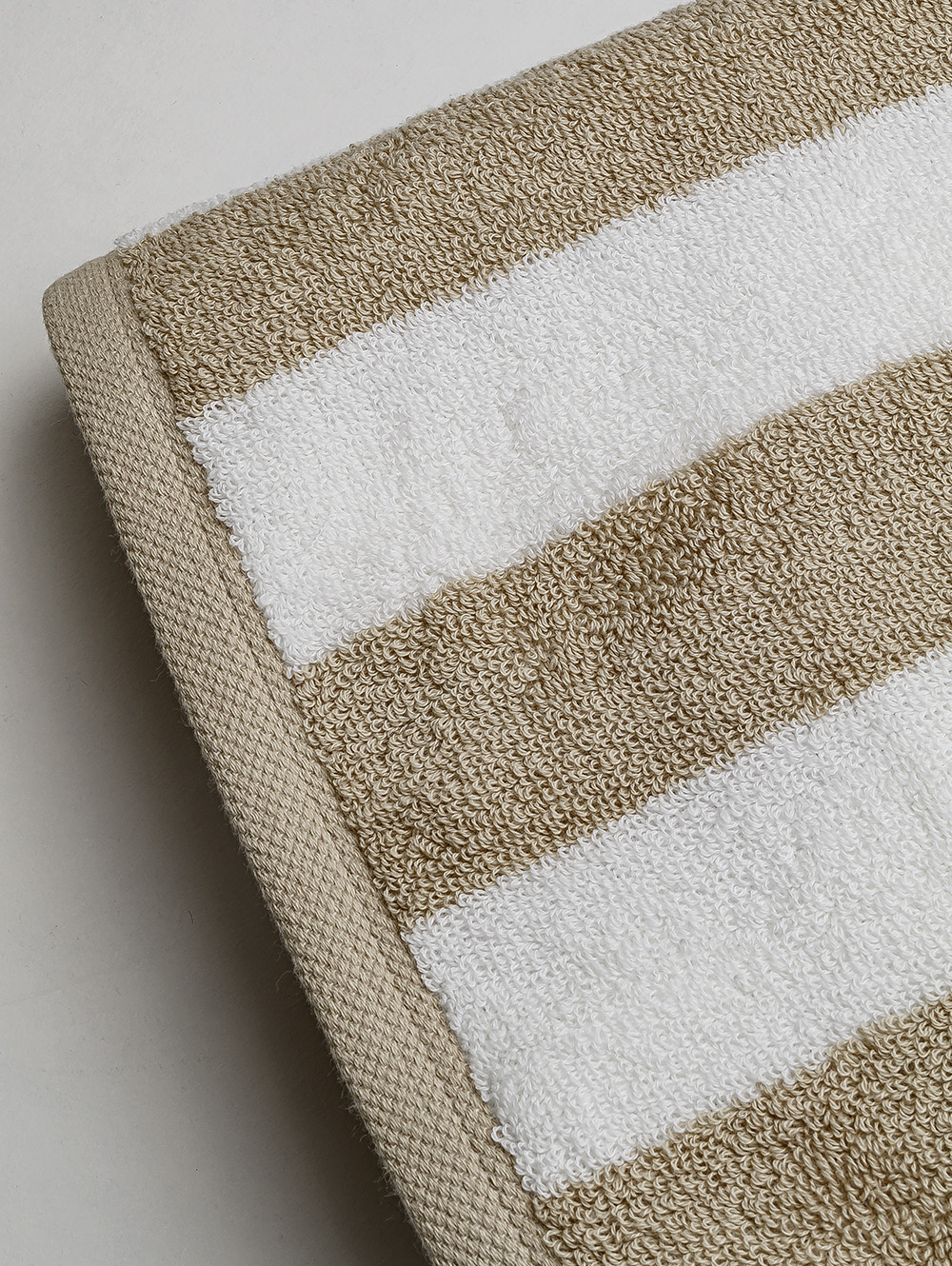 TOALLON DE PLAYA RAYAS BLANCO/BEIGE image number null