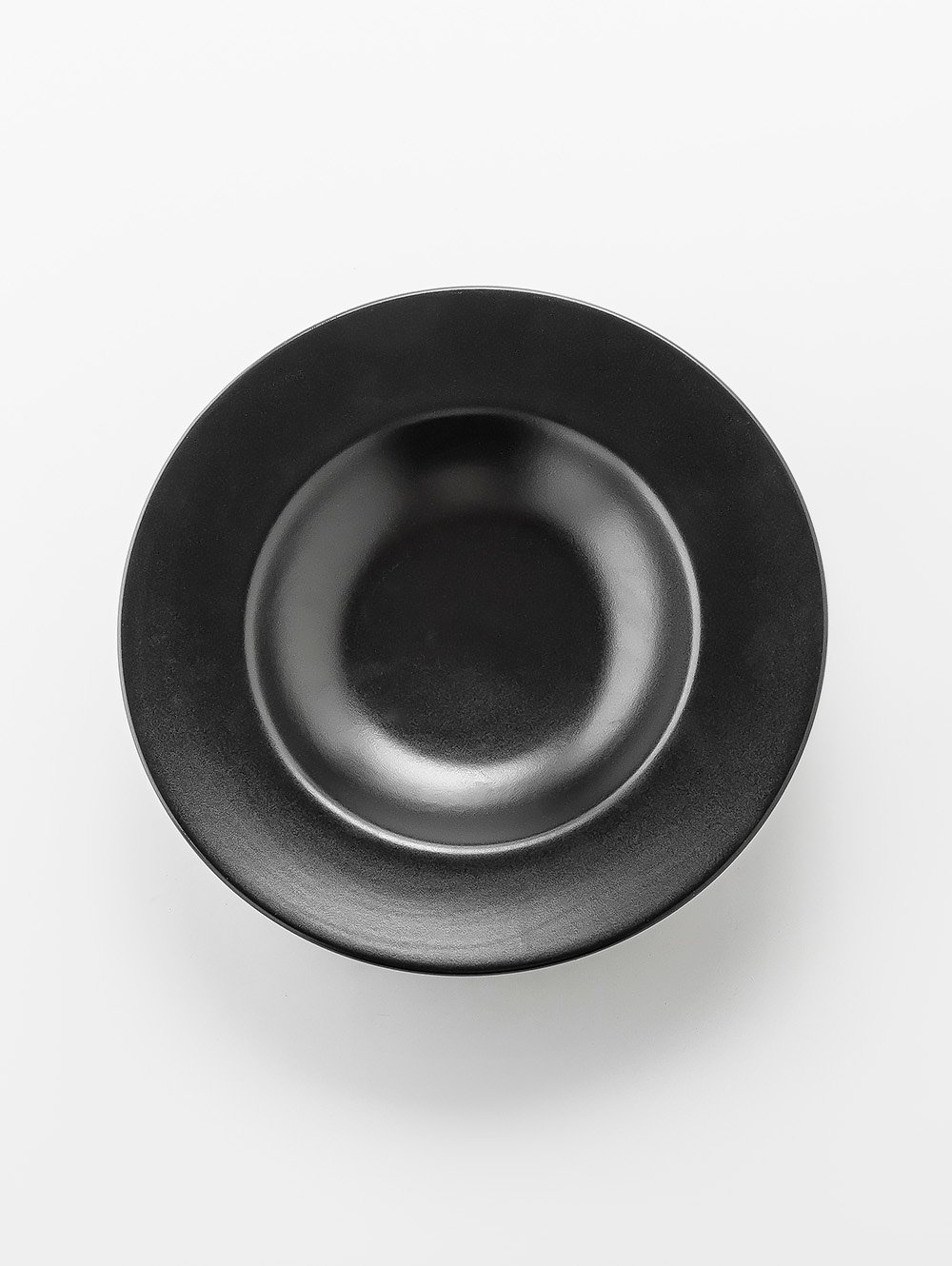 PLATO DE PASTA TIMELESS NEGRO image number null