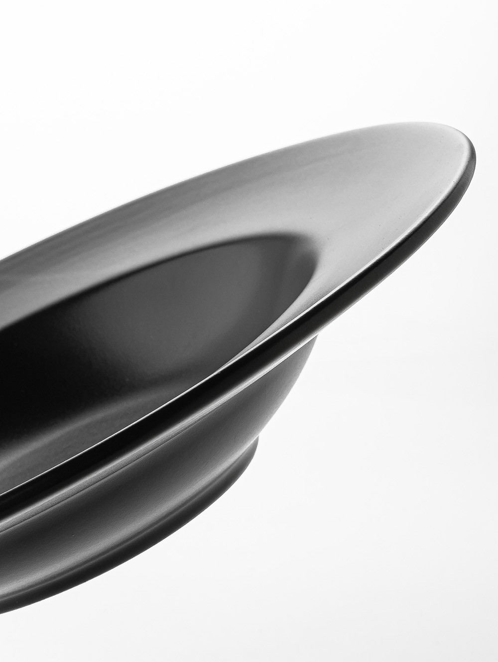 PLATO DE PASTA TIMELESS NEGRO image number null