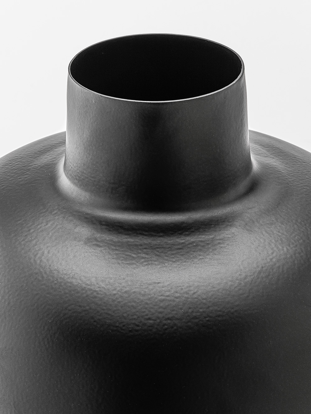 florero negro-FLORERO MODERN LARGE-CODECO-1.jpg image number null