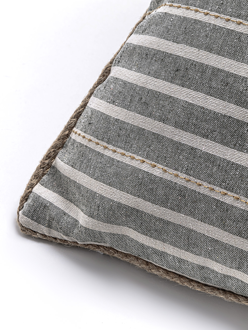 almohadones-para-sillones-ALMOHADON-HELENA-GREEN-50-X-50-HACHE-5.jpg image number null