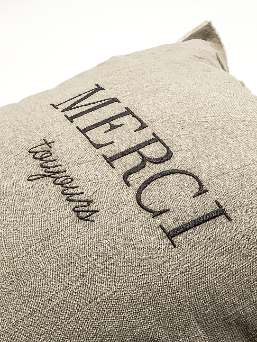 ALMOHADON MERCI VISON 60 X 60 image number null