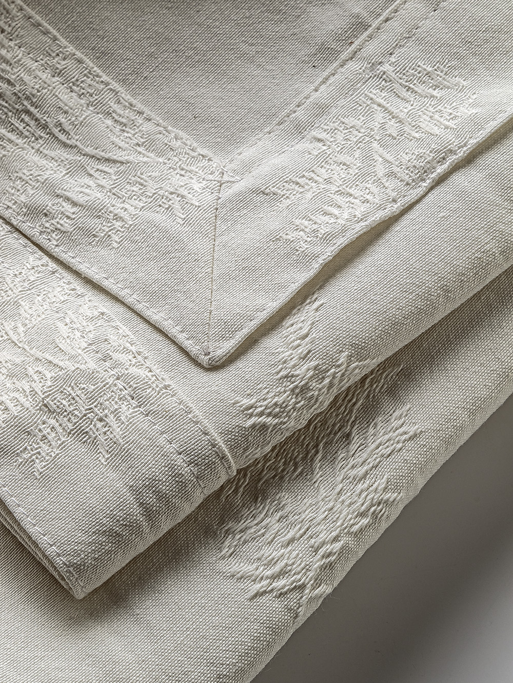 mantel blanco-MANTEL LEAVES 150 X 220 BLANCO-FABRICA LANDMARK-4.jpg image number null