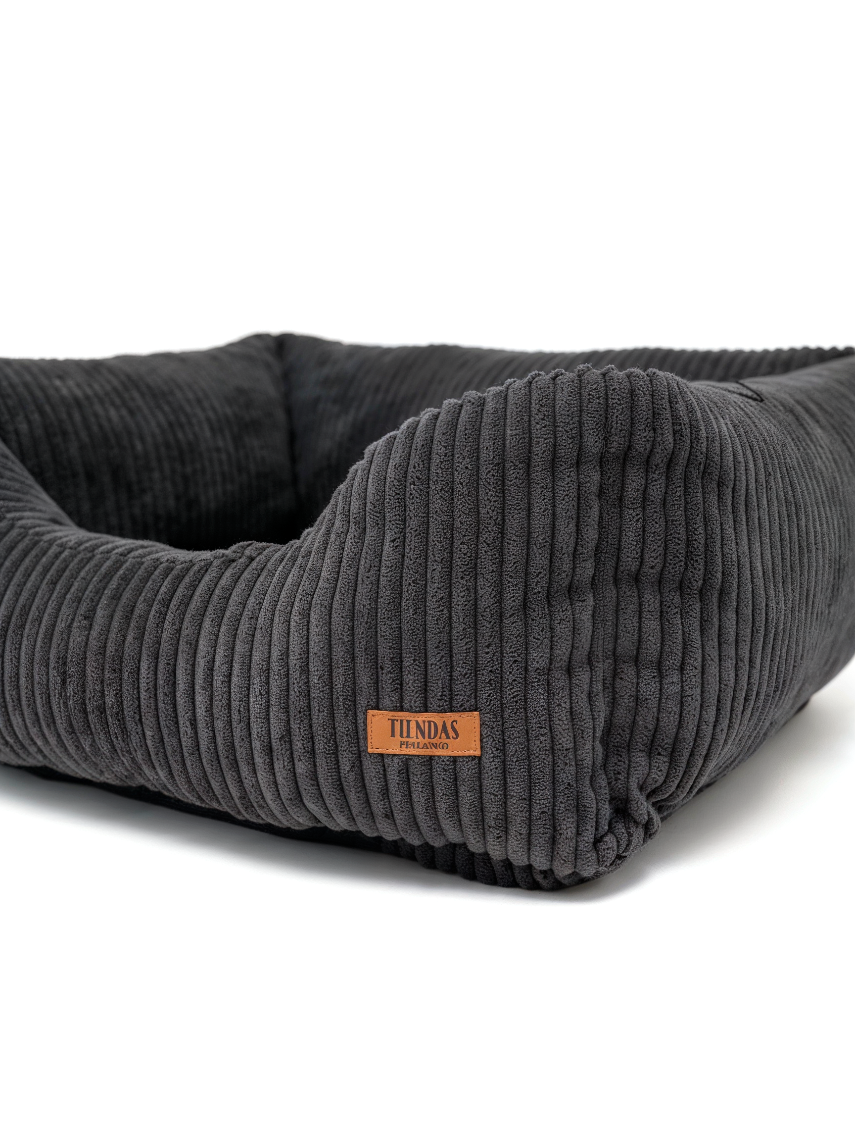 CAMA PARA MASCOTAS HYPER BLACK SMALL-FABRICA-1.png image number null