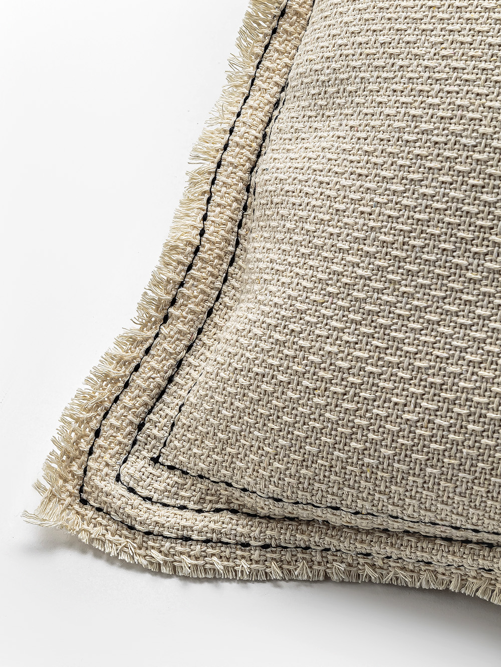 almohadones-para-sillones-ALMOHADON-SEVILLA-BEIGE-50-X-50-HACHE-4.jpg image number null