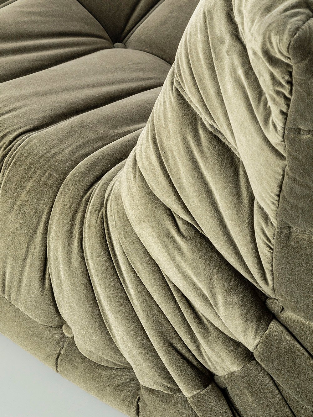Sillon tipo puff de pana-VERDE SECO-Landmark-05.jpg image number null