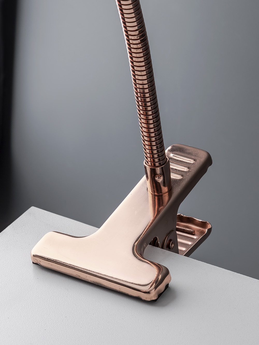 Lampara con broche para mesa-KIM COBRE 70 X 30-Landmark-03.jpg image number null