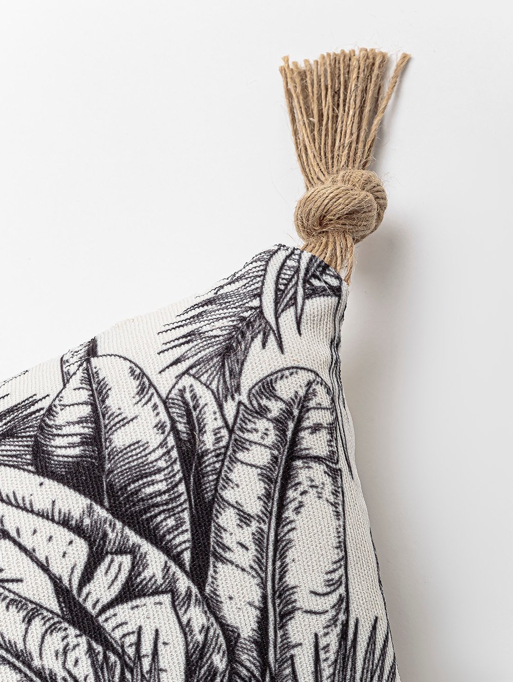 almohadones-para-sillones-ALMOHADON-KENIA-NATURAL-50-X-50-HACHE-2.jpg image number null