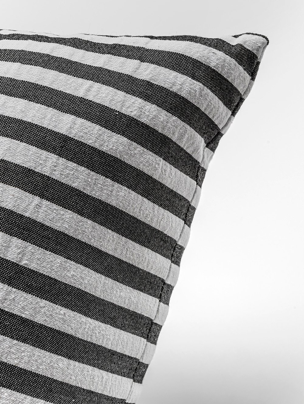 ALMOHADON BASIC TUSOR RAYA FINA GRIS OSCURO 45 X 45 image number null