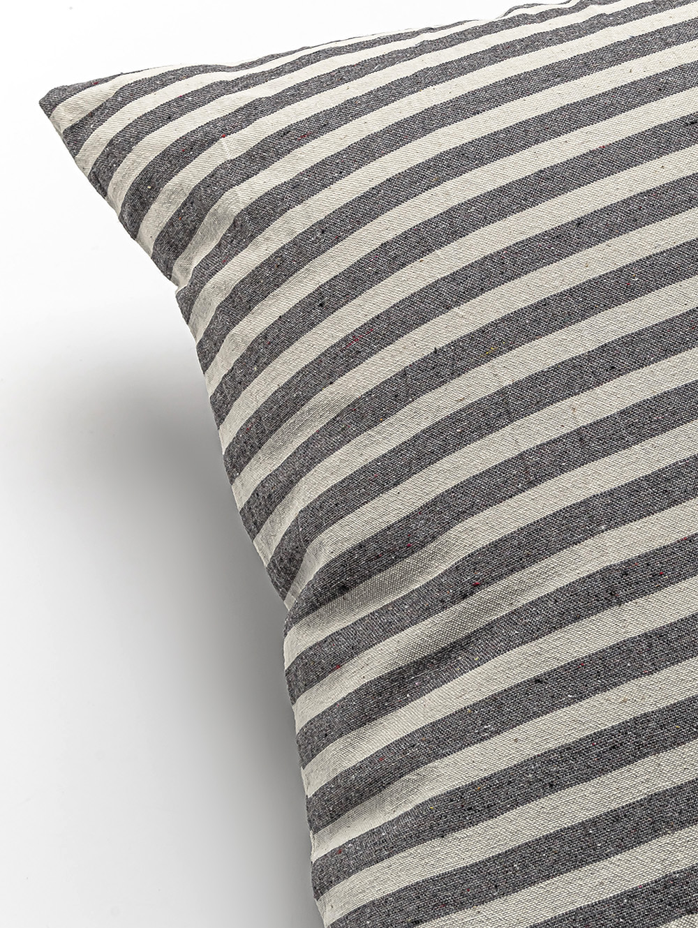 ALMOHADON BASIC TUSOR RAYA FINA GRIS MEDIO 45 X 45 image number null