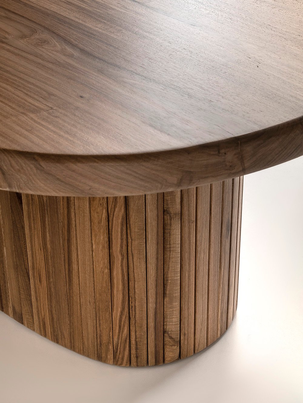 Mesa baja ovalada de madera-VARILLAS PETIRIBI 140 X 80-Landmark-03.jpg image number null