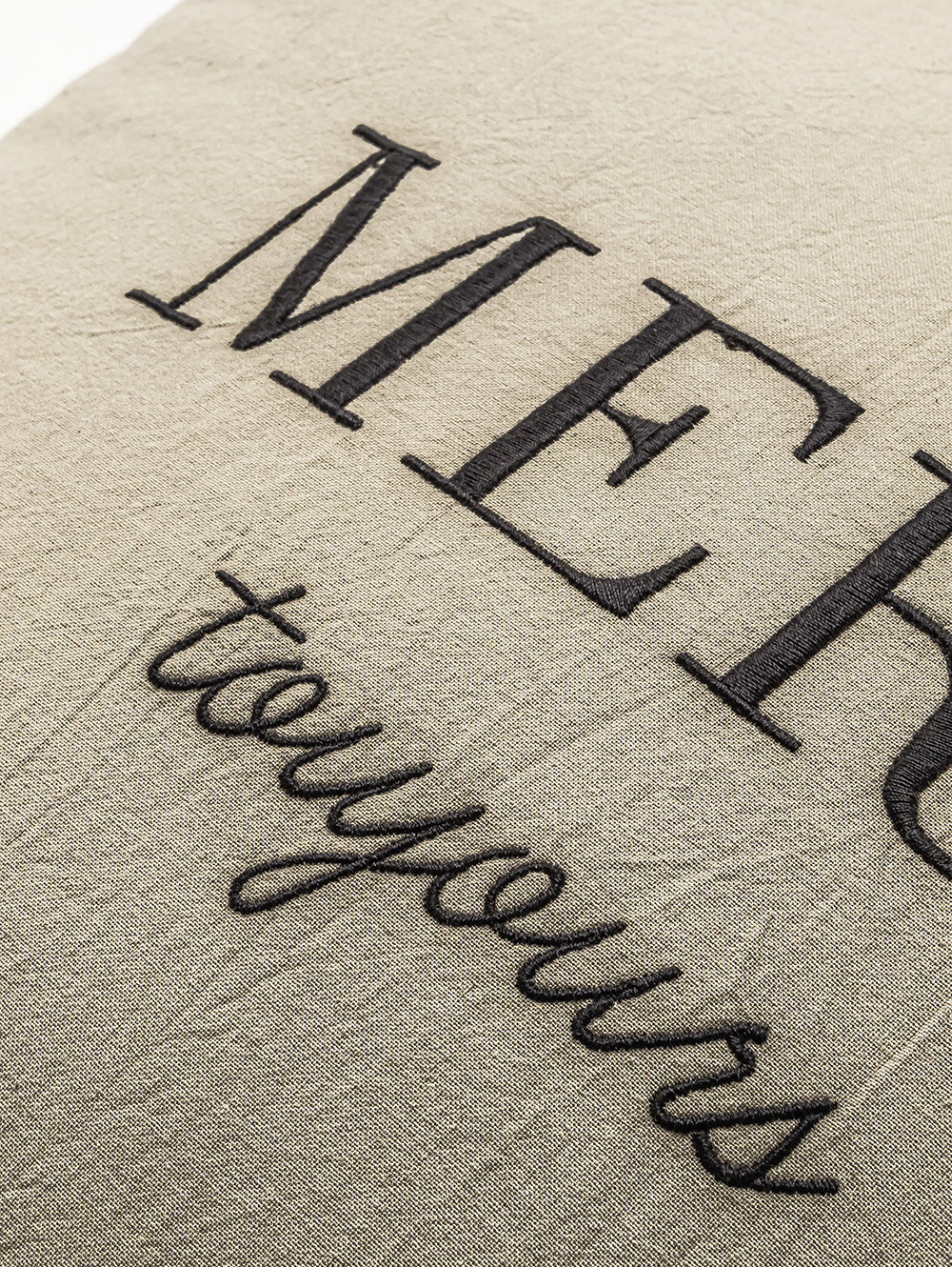 ALMOHADON MERCI VISON 60 X 60 image number null