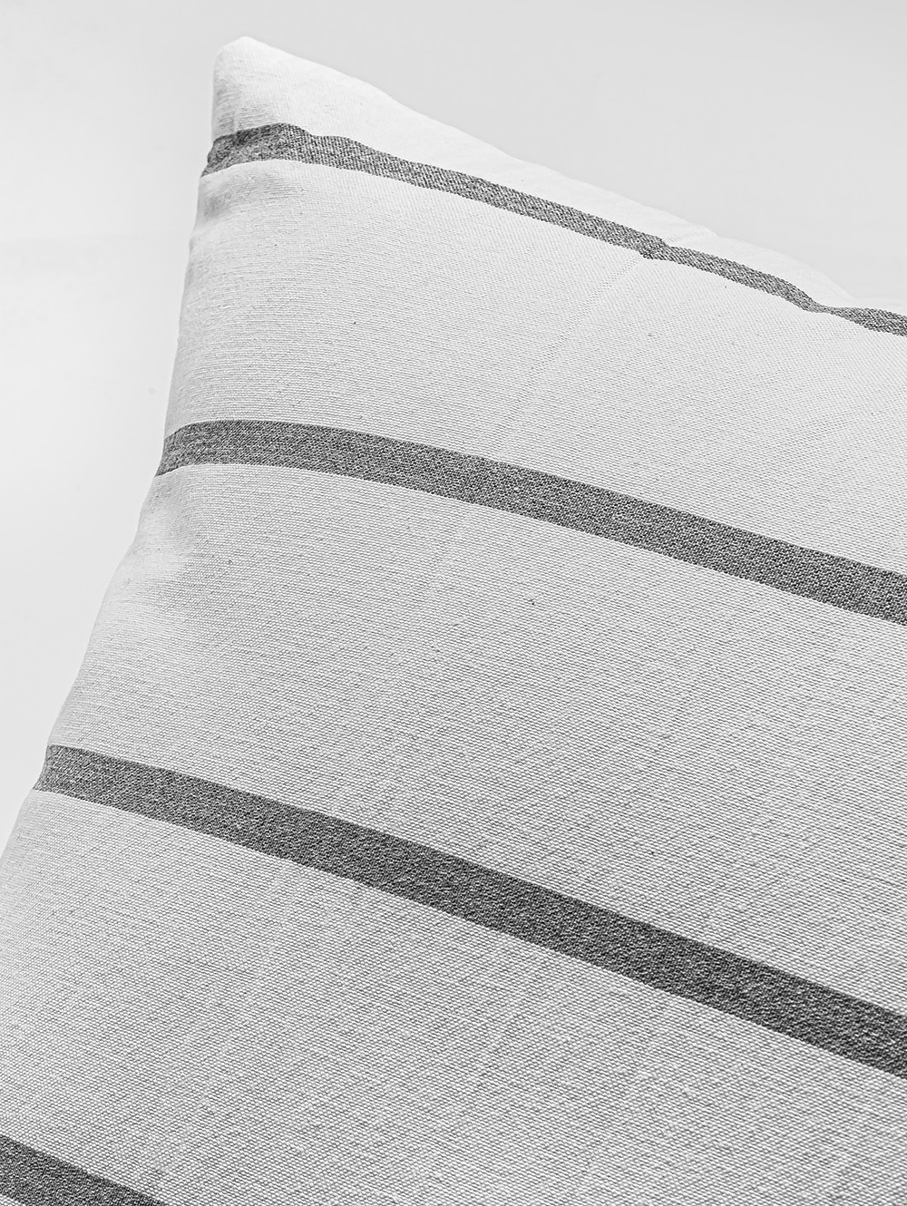 ALMOHADON BASIC TUSOR RAYA GRUESA GRIS 45 X 45 image number null