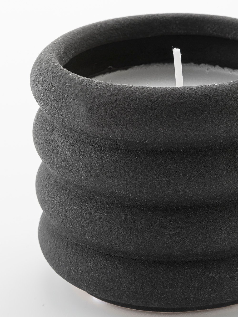 vela-decorativa-VELA-LIRA-LEATHER-BELINHO-1.jpg image number null