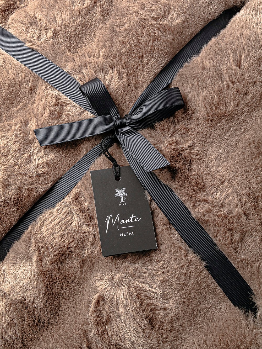 HAC0023-MANTA NEPAL TAUPE 140X180-HACHE-6.jpg image number null