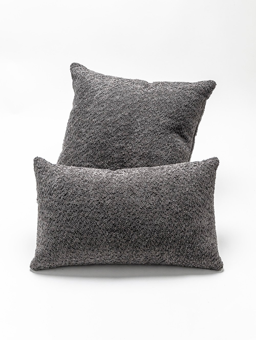 almohadon para sillon-ALMOHADON ELISEO GRIS OSCURO 45X45-FABRICA LANDMARK-5.jpg image number null