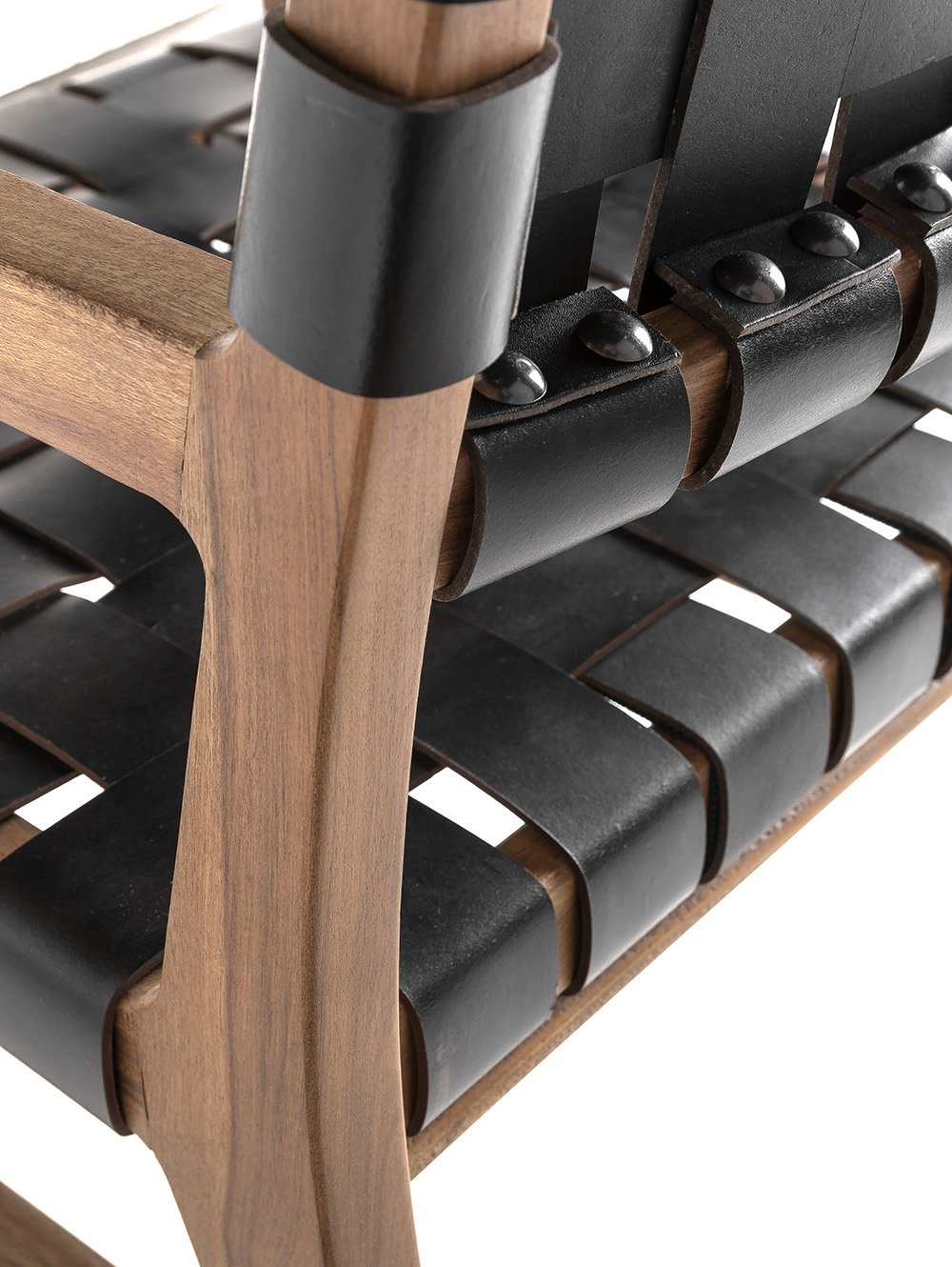 Sillon de madera y cuero-SUD CUERO NEGRO TRENZADO-Landmark-07.jpg image number null