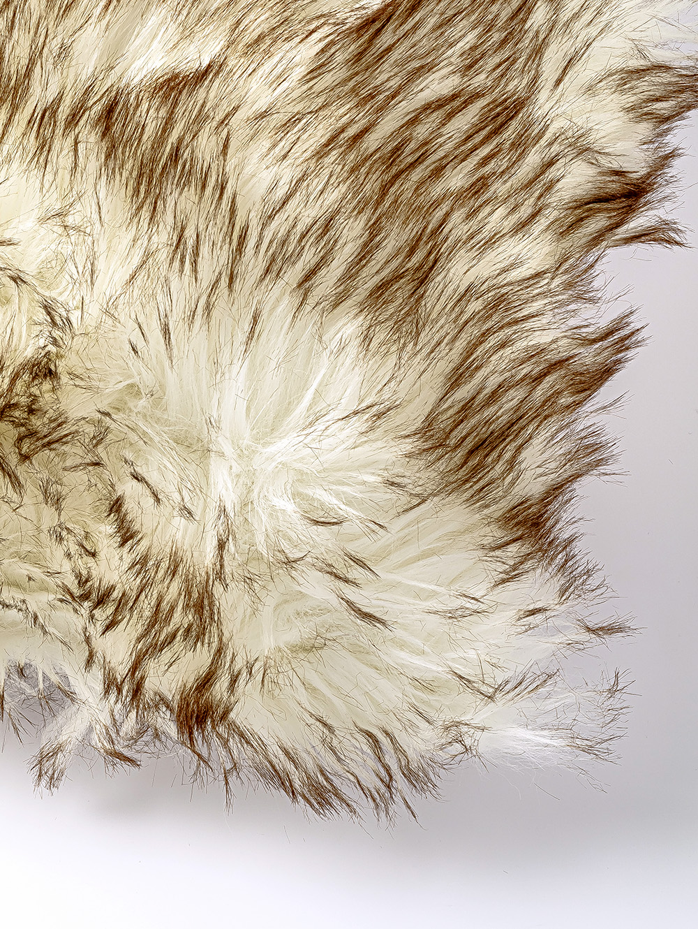 ALMOHADON VAIL BLANCO-MARRON 45 X 45 image number null