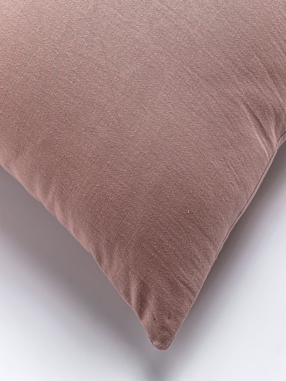 almohadon rosa-ALMOHADON BASIC TUSOR ROSA 45 X 45-FABRICA LANDMARK-4.jpg image number null