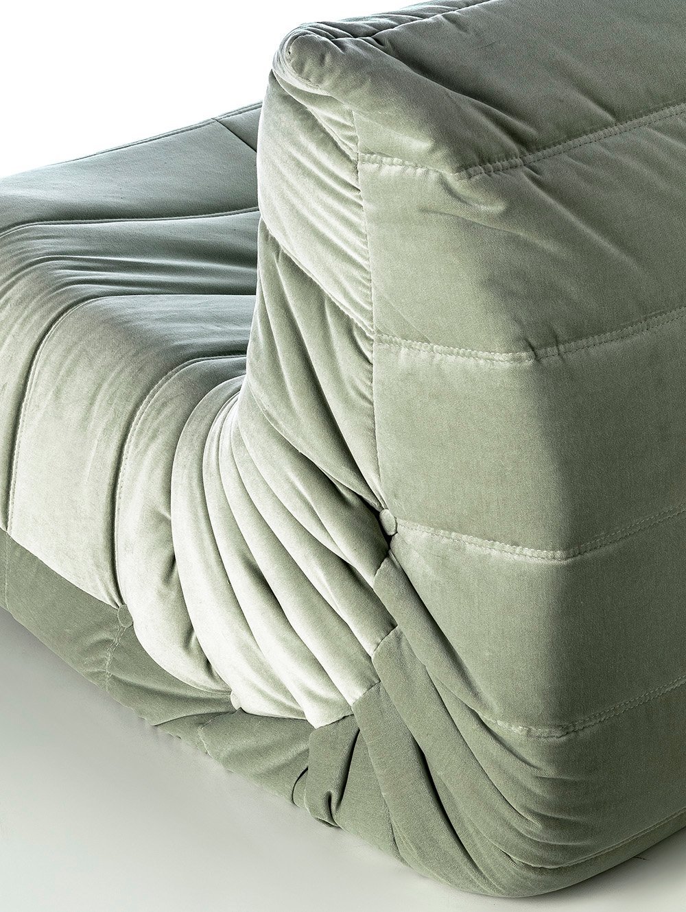 SILLON TOGO VELVET VERDE AGUA-FABRICA LANDMARK-6.jpg image number null