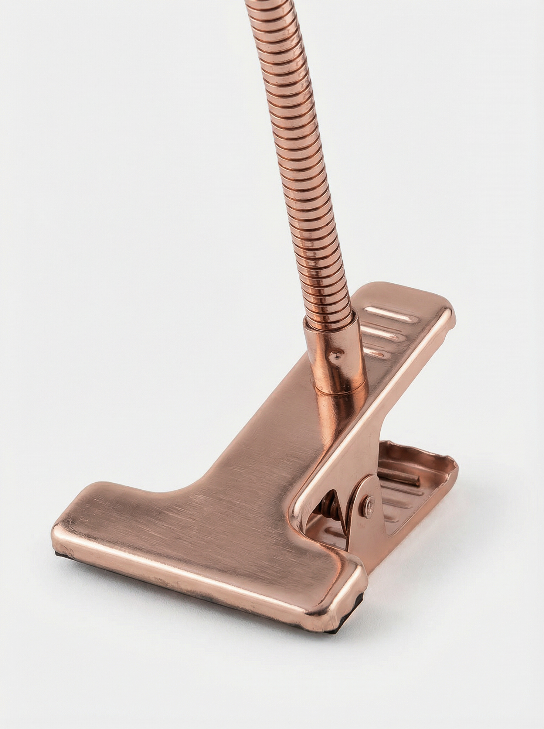 L&Aacute;MPARA DE MESA KIM COBRE 70 X 30 image number null