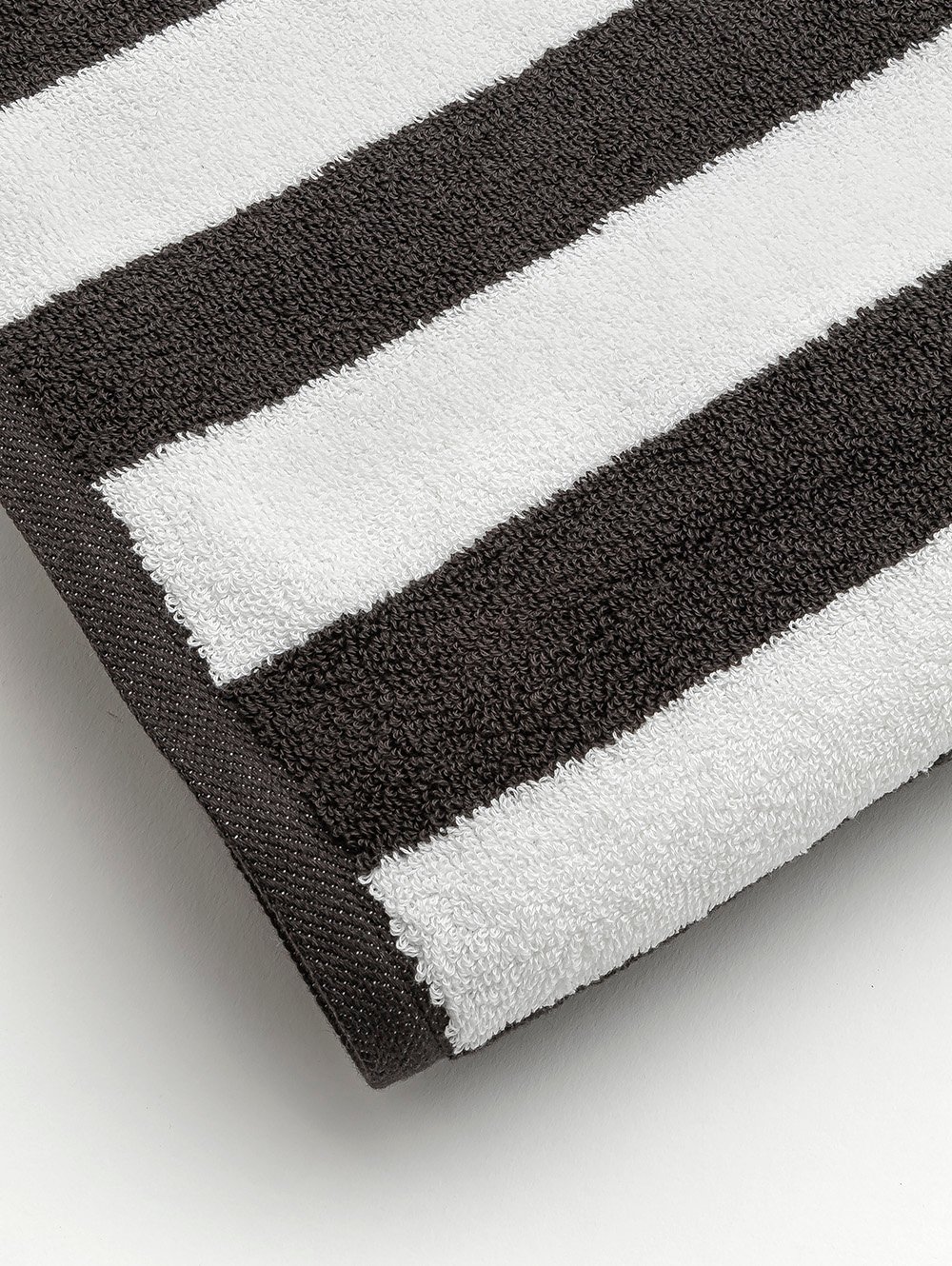 TOALLON DE PLAYA RAYAS BLANCO/GRAFITO image number null