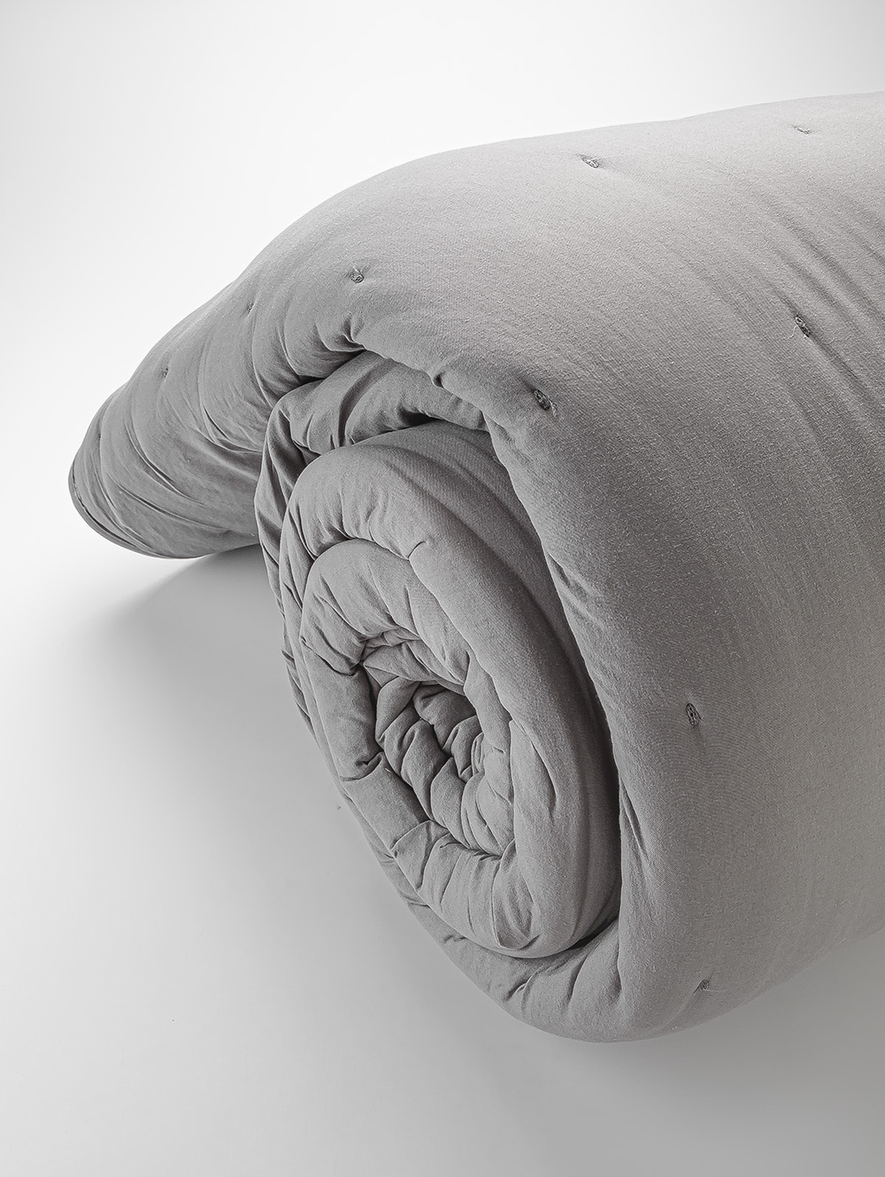 acolchado-queen-gris- ACOLCHADO EMILY QUEEN DARK GREY - HONOR - 01.jpg image number null
