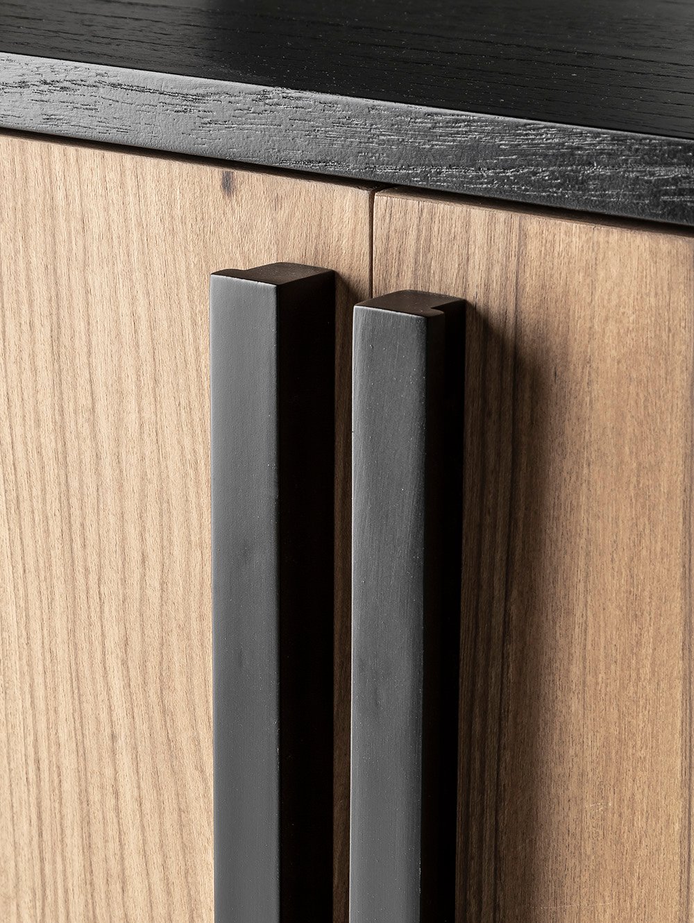 Vajillero bajo de madera y hierro-EMILY BLIND BLACK-Landmark-02.jpg image number null