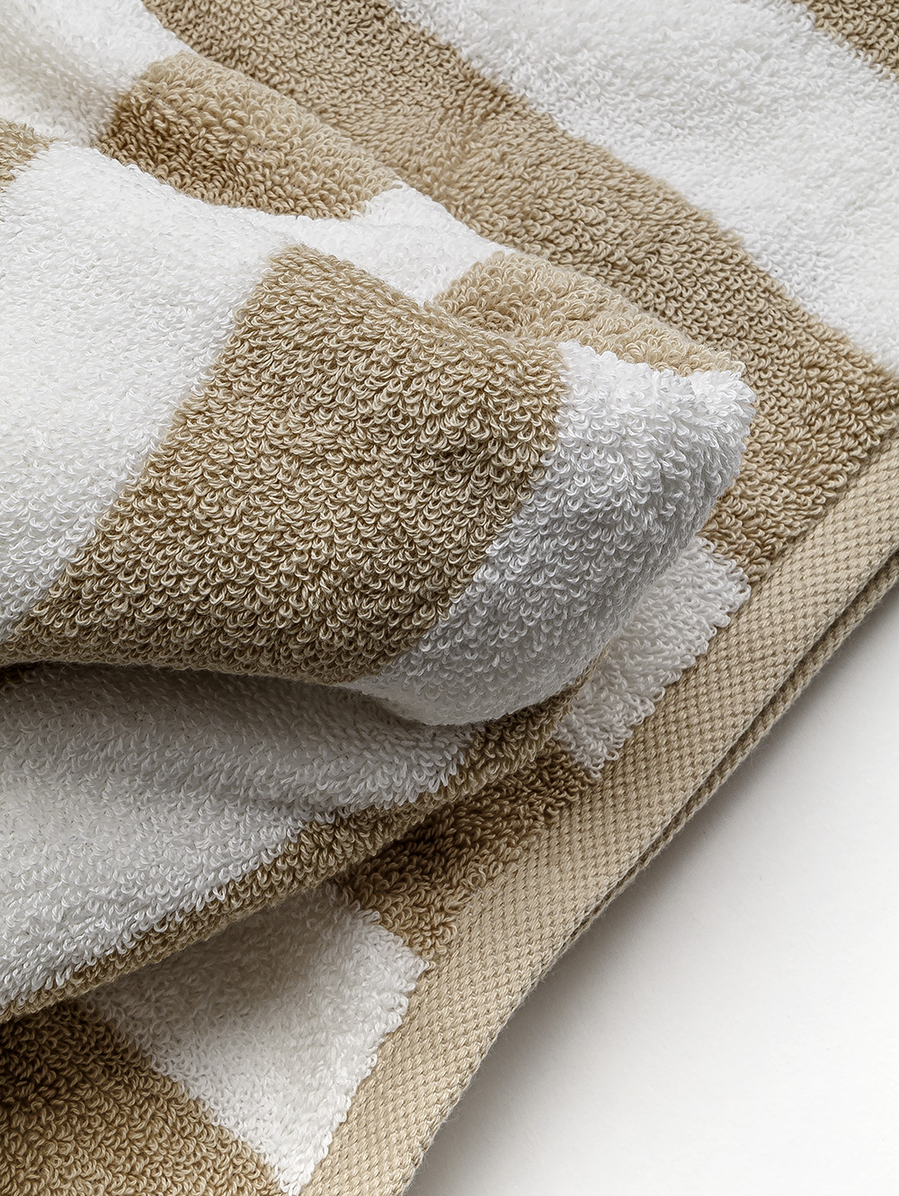 TOALLON DE PLAYA RAYAS BLANCO/BEIGE image number null