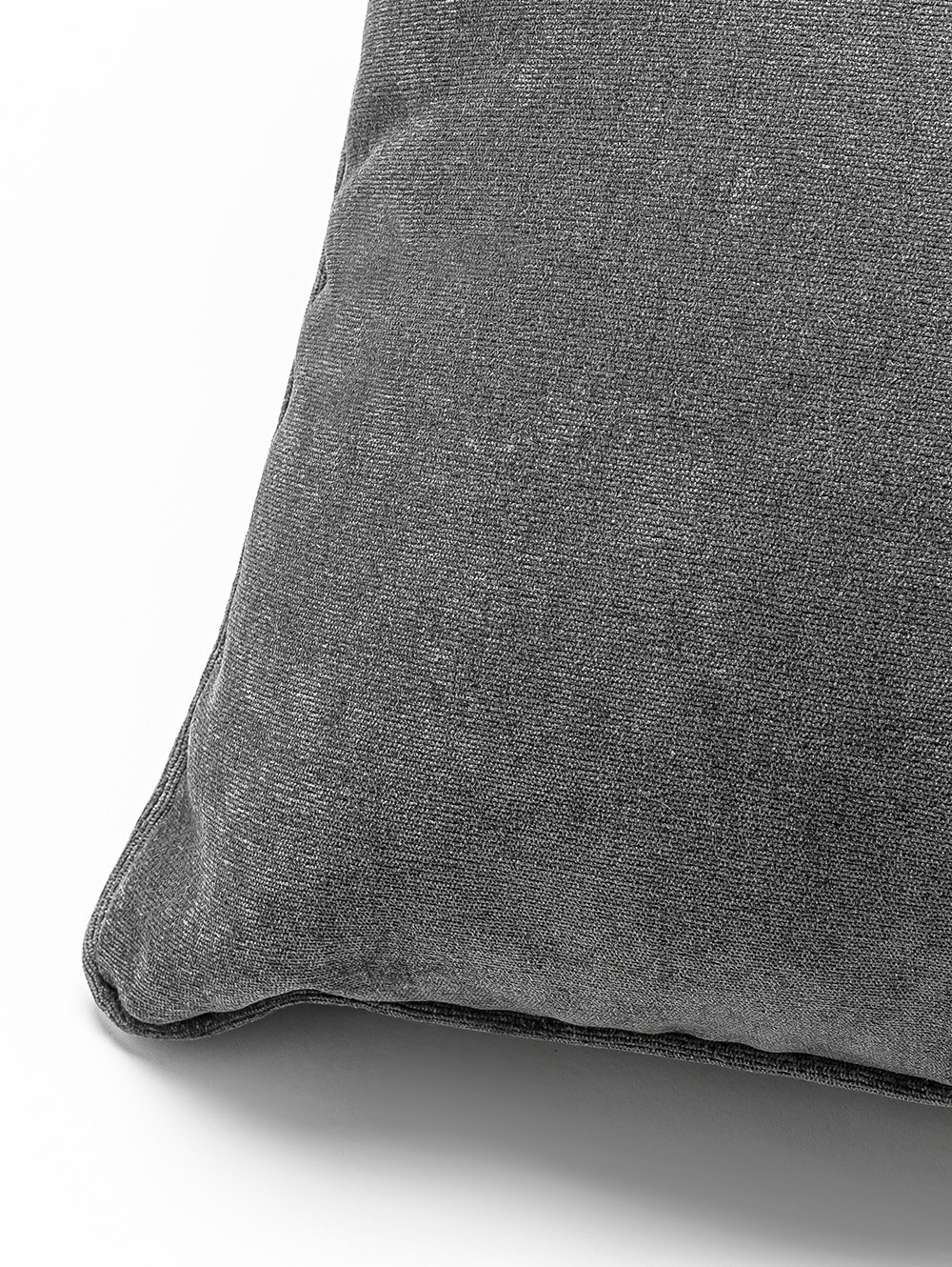 ALMOHADON VELLU CON VIVO GRIS 45 X 45 image number null