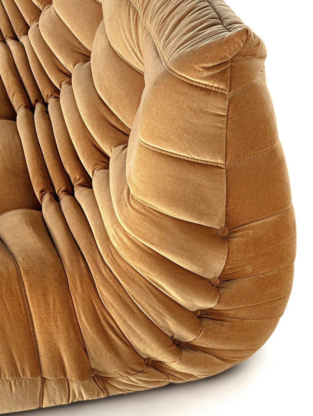 sofa-moderno-SOFA-TOGO-VELVET-TOSTADO-FABRICA-5.jpg image number null