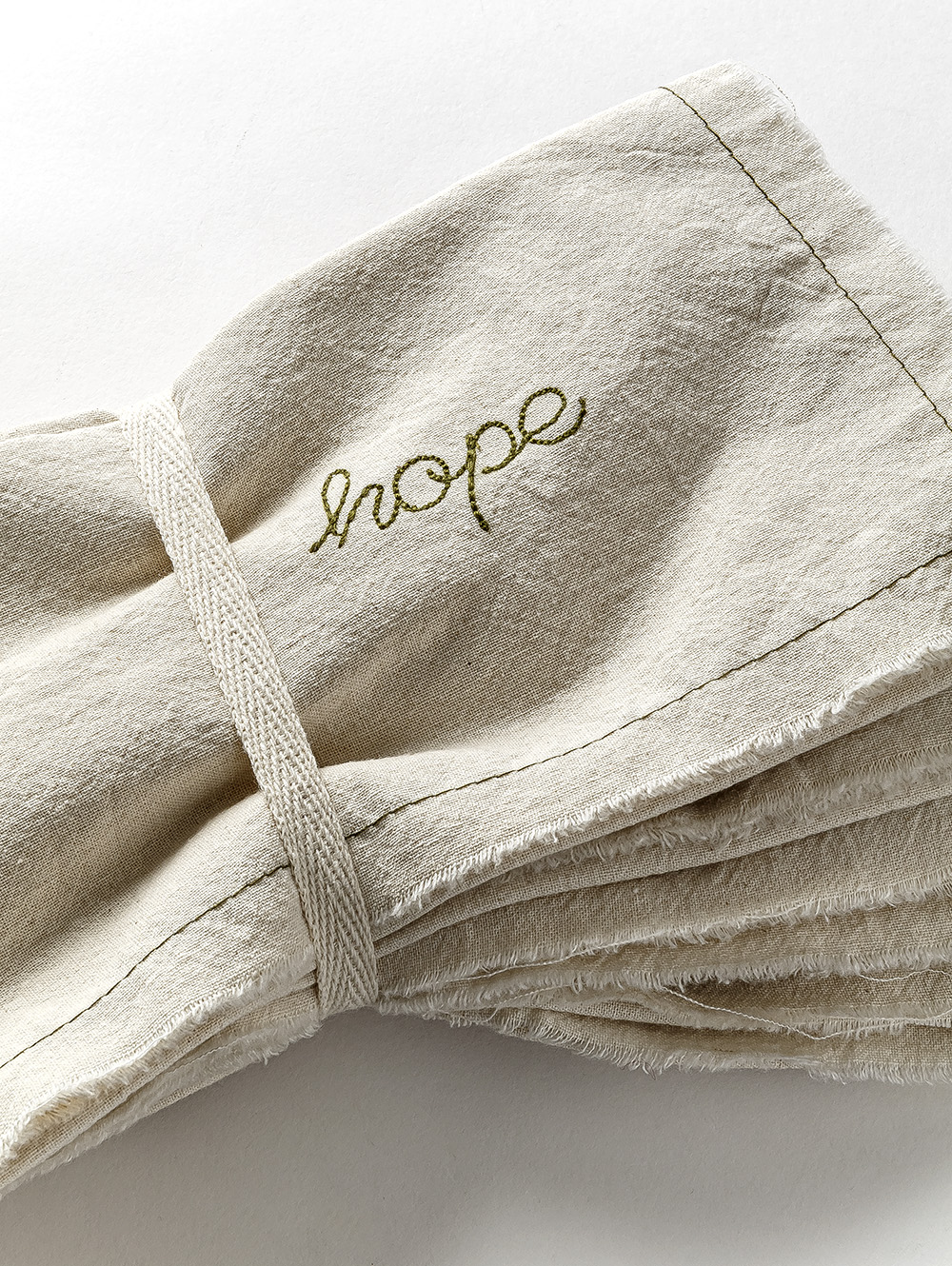 SET X 6 SERVILLETAS BORDADA HOPE image number null