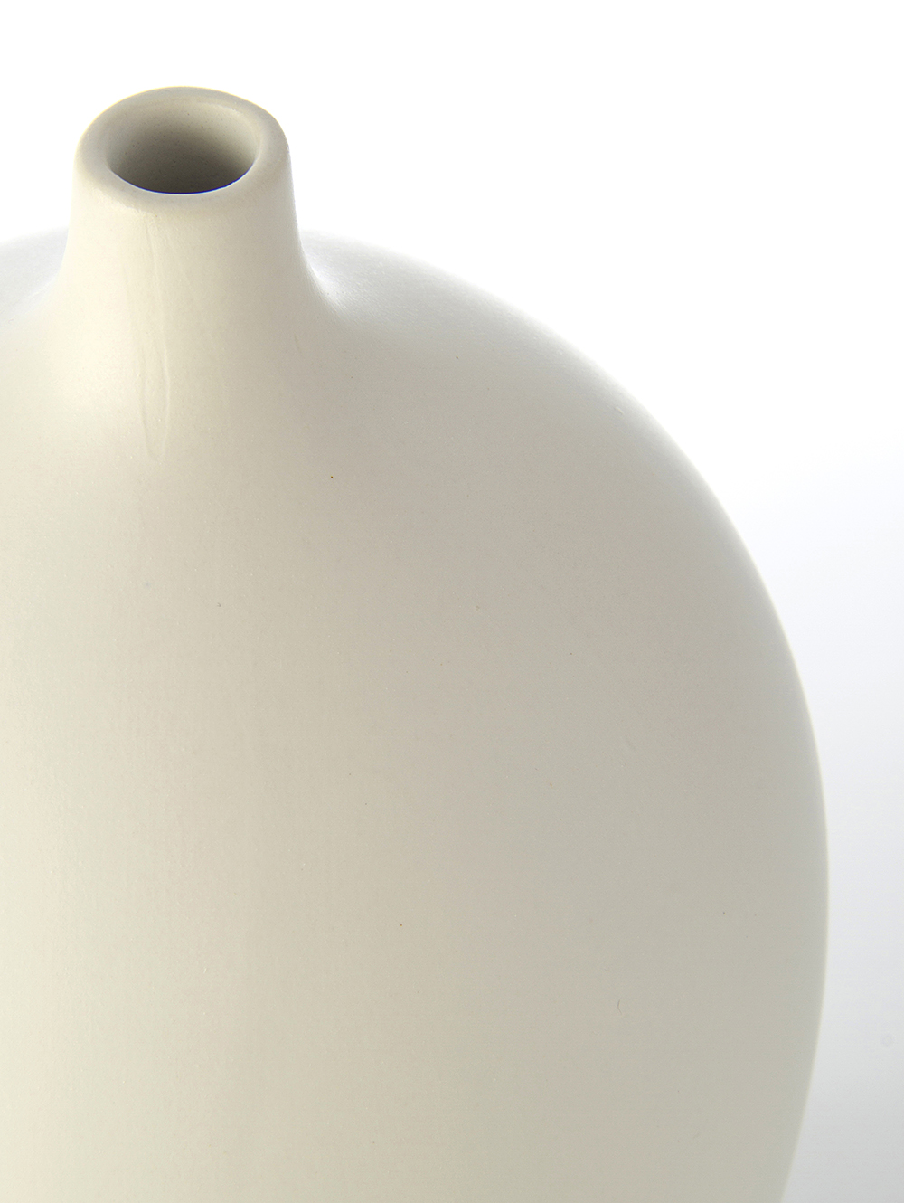 Florero alto tipo botellon blanco-FLORERO NAPA WHITE-Tiendas Landmark-1.jpg image number null