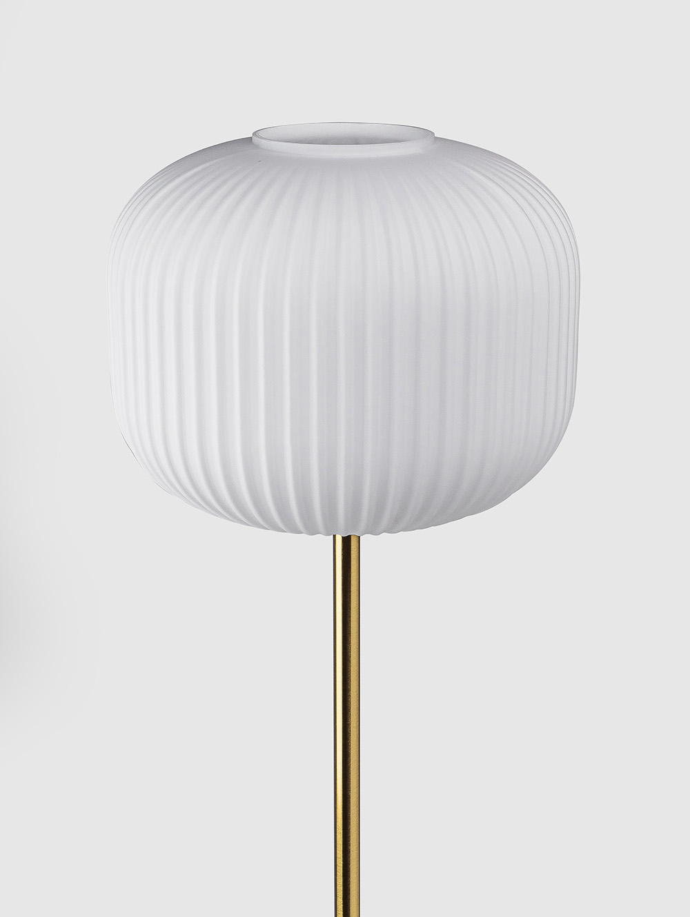 LAMPARA DE PIE HALLE image number null