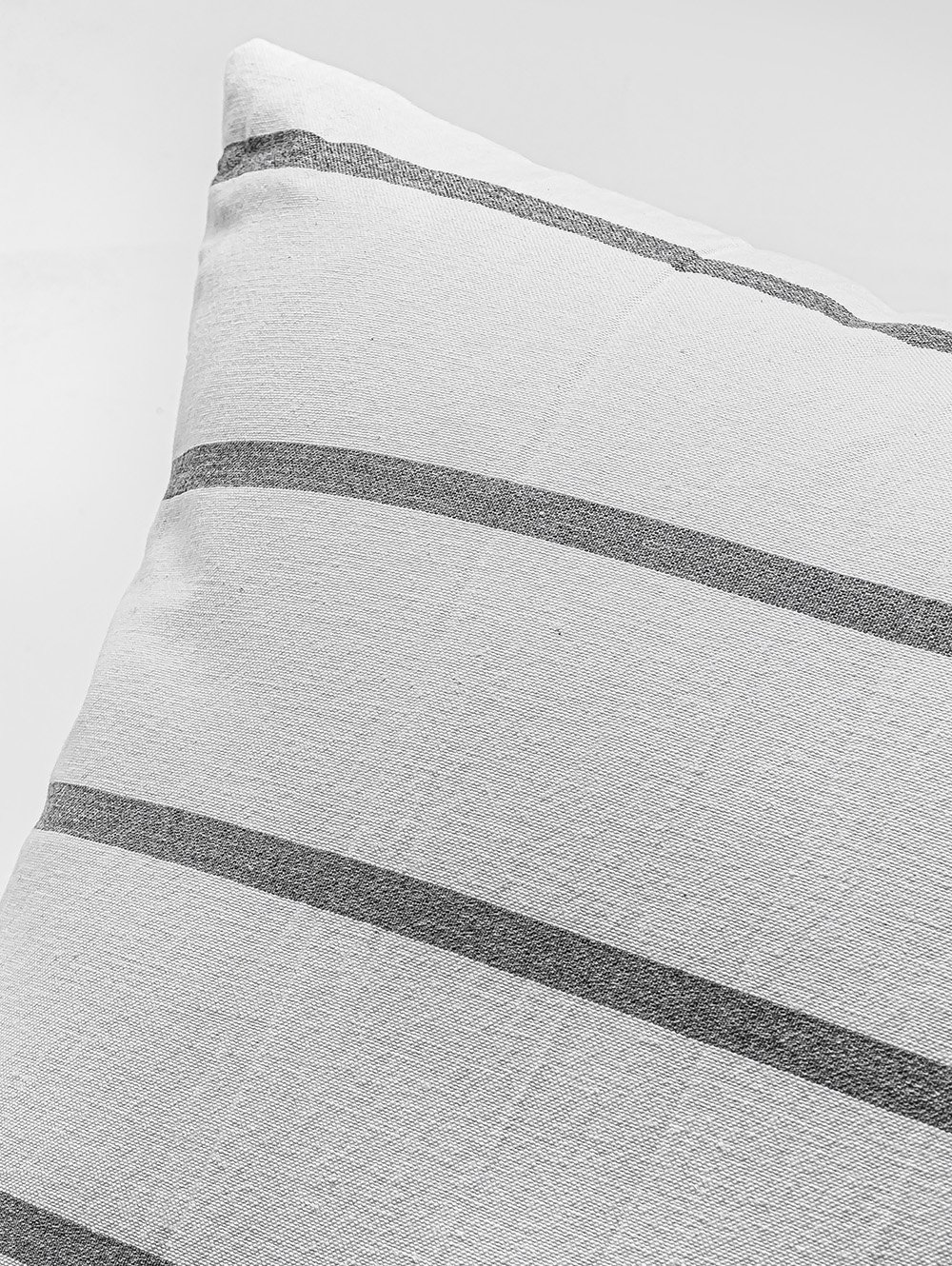 ALMOHADON BASIC TUSOR RAYA GRUESA GRIS 45 X 45 image number null