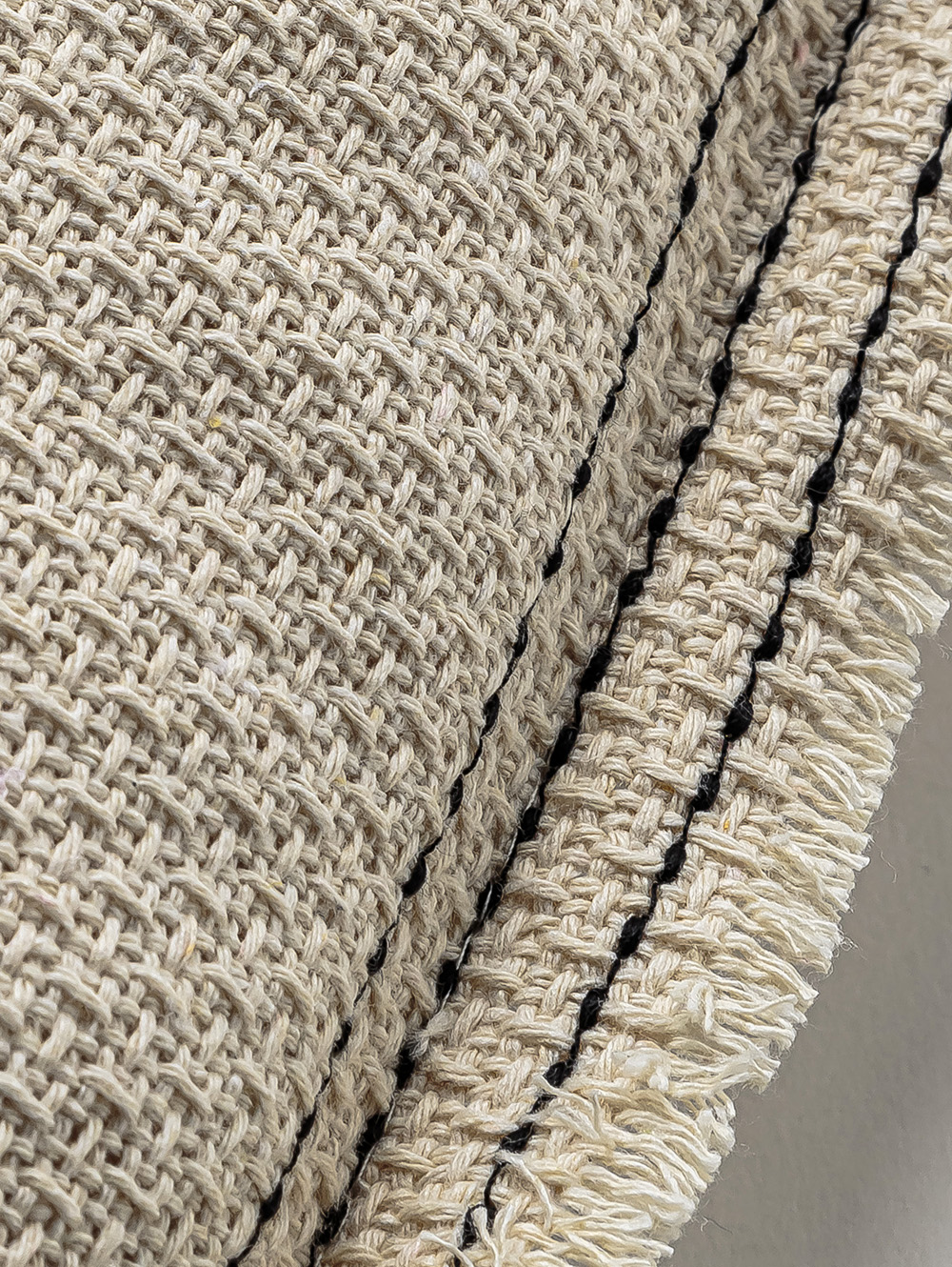 almohadones-para-sillones-ALMOHADON-SEVILLA-BEIGE-50-X-50-HACHE-3.jpg image number null