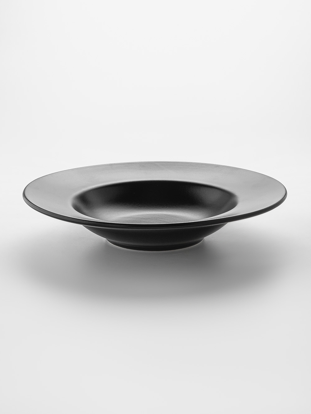 PLATO DE PASTA TIMELESS NEGRO image number null