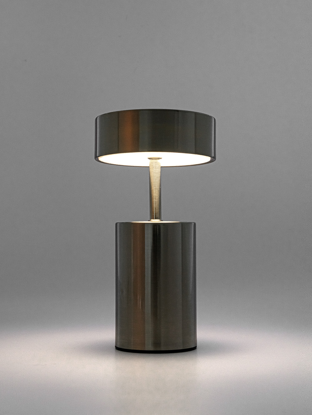 LAMPARA LED RECARGABLE WAYNE SILVER image number null