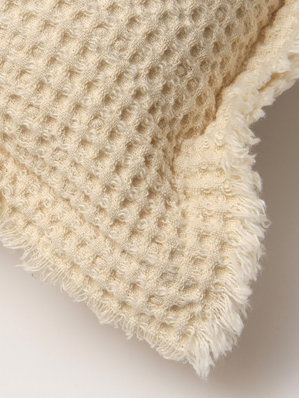 Almohadon rectangular con textura beige-ALMOHADON PANAL NATURAL 30 X 50 CM-Tiendas Landmark-1.jpg image number null