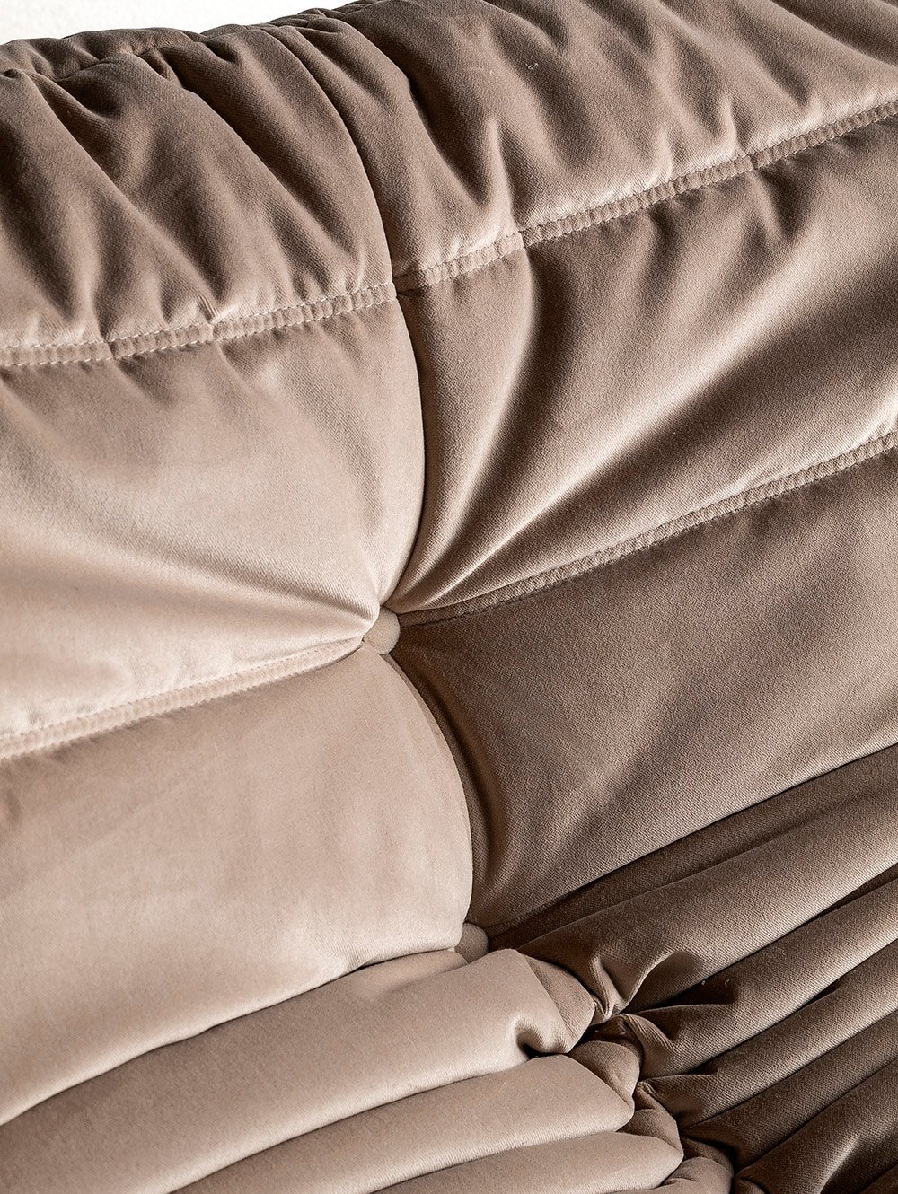 SILLON TOGO VELVET CREMA image number null