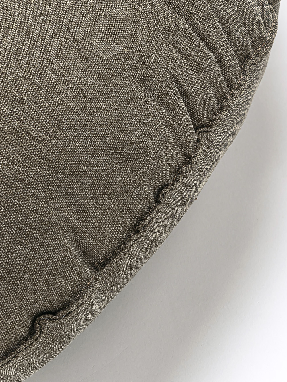 almohadon de piso-ALMOHADON DE PISO CON CAPITONE CENTRAL CANELA 58X58X12-FABRICA LANDMARK-3.jpg image number null